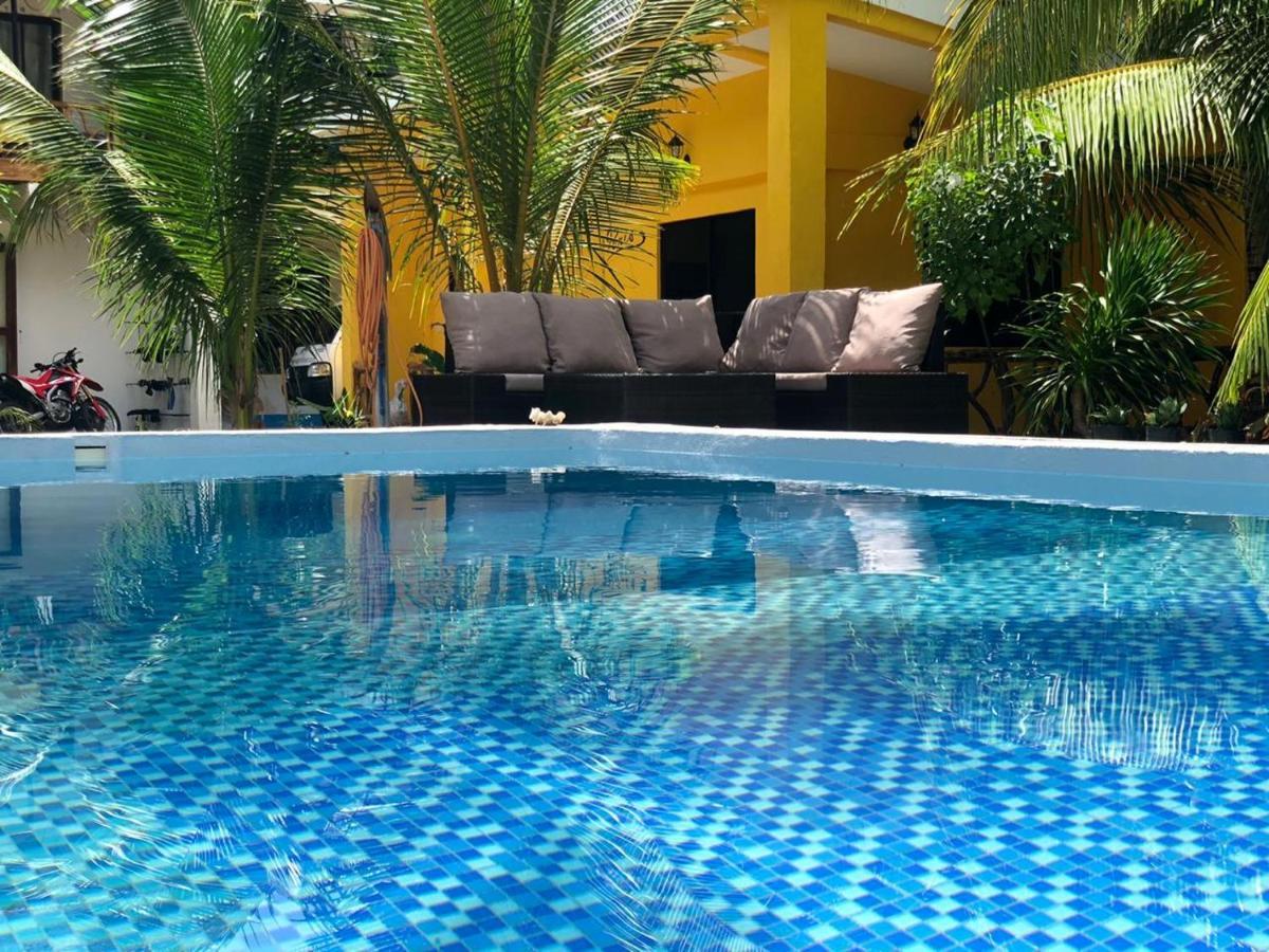 Apo Diver Beach Resort San Juan  Buitenkant foto