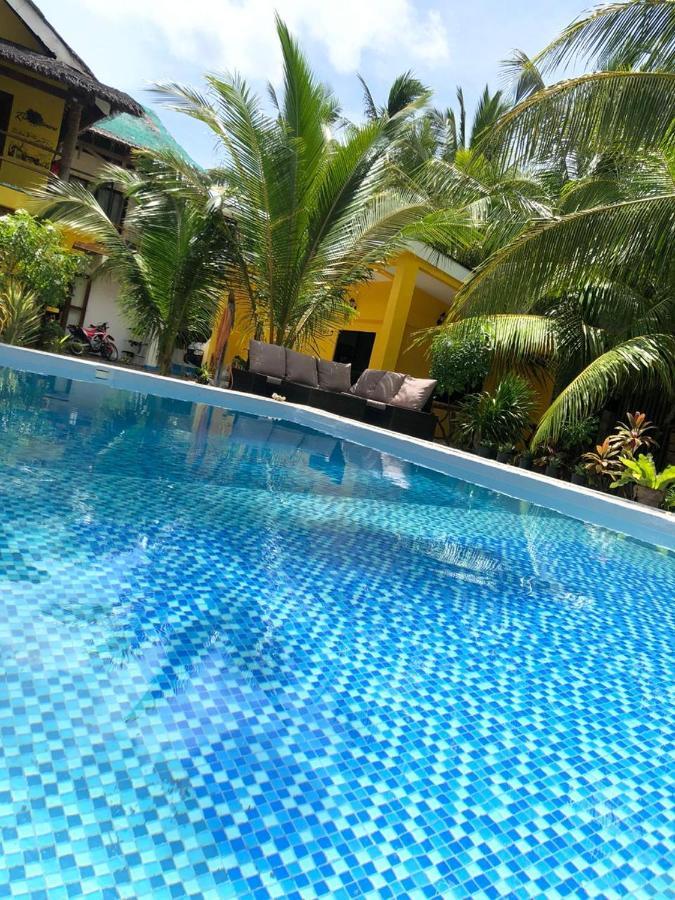 Apo Diver Beach Resort San Juan  Buitenkant foto