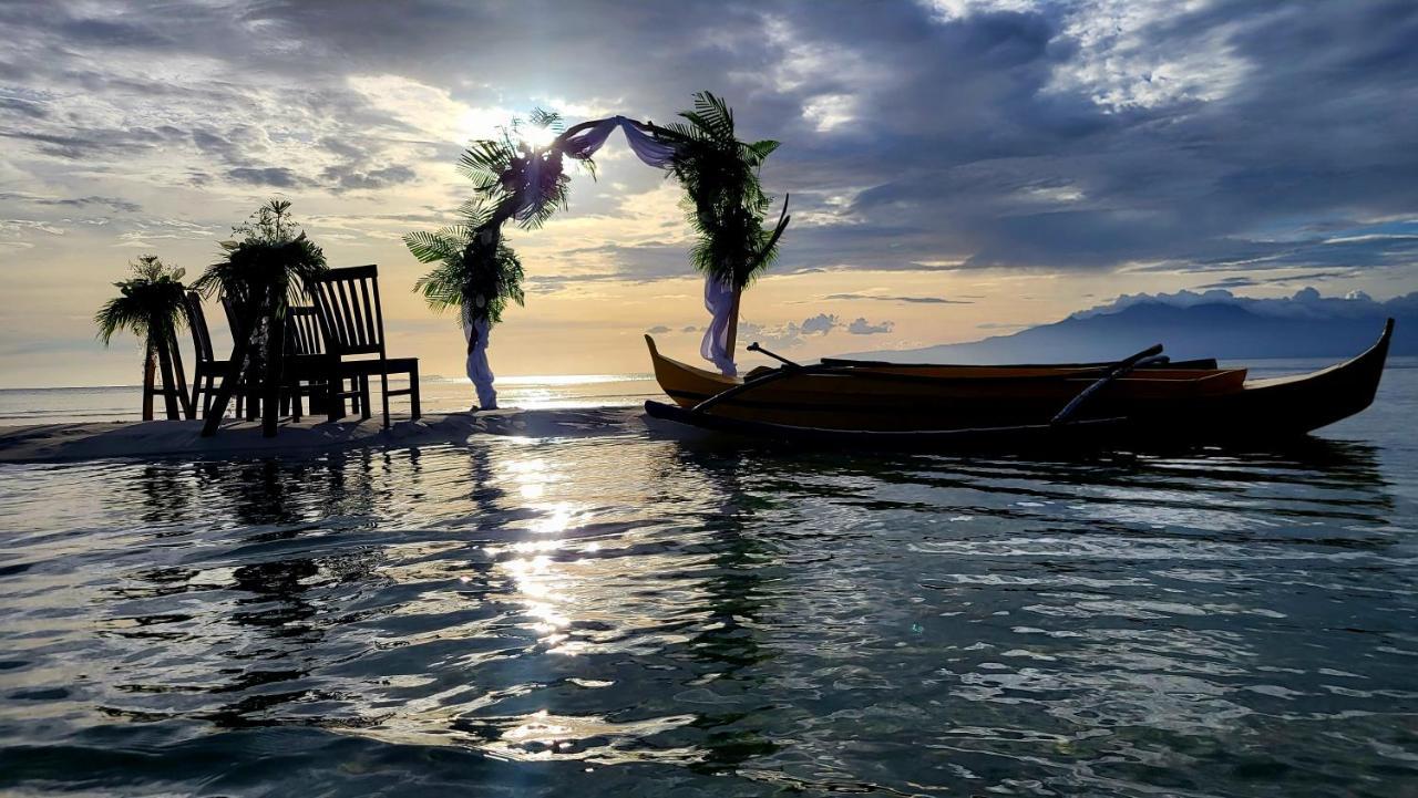 Apo Diver Beach Resort San Juan  Buitenkant foto