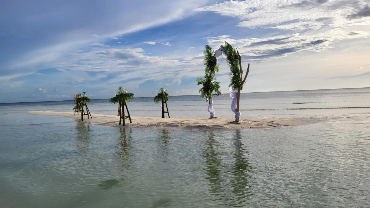 Apo Diver Beach Resort San Juan  Buitenkant foto