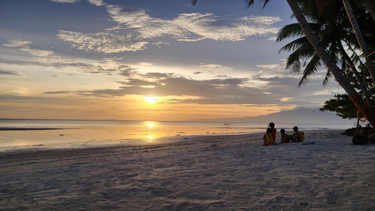 Apo Diver Beach Resort San Juan  Buitenkant foto